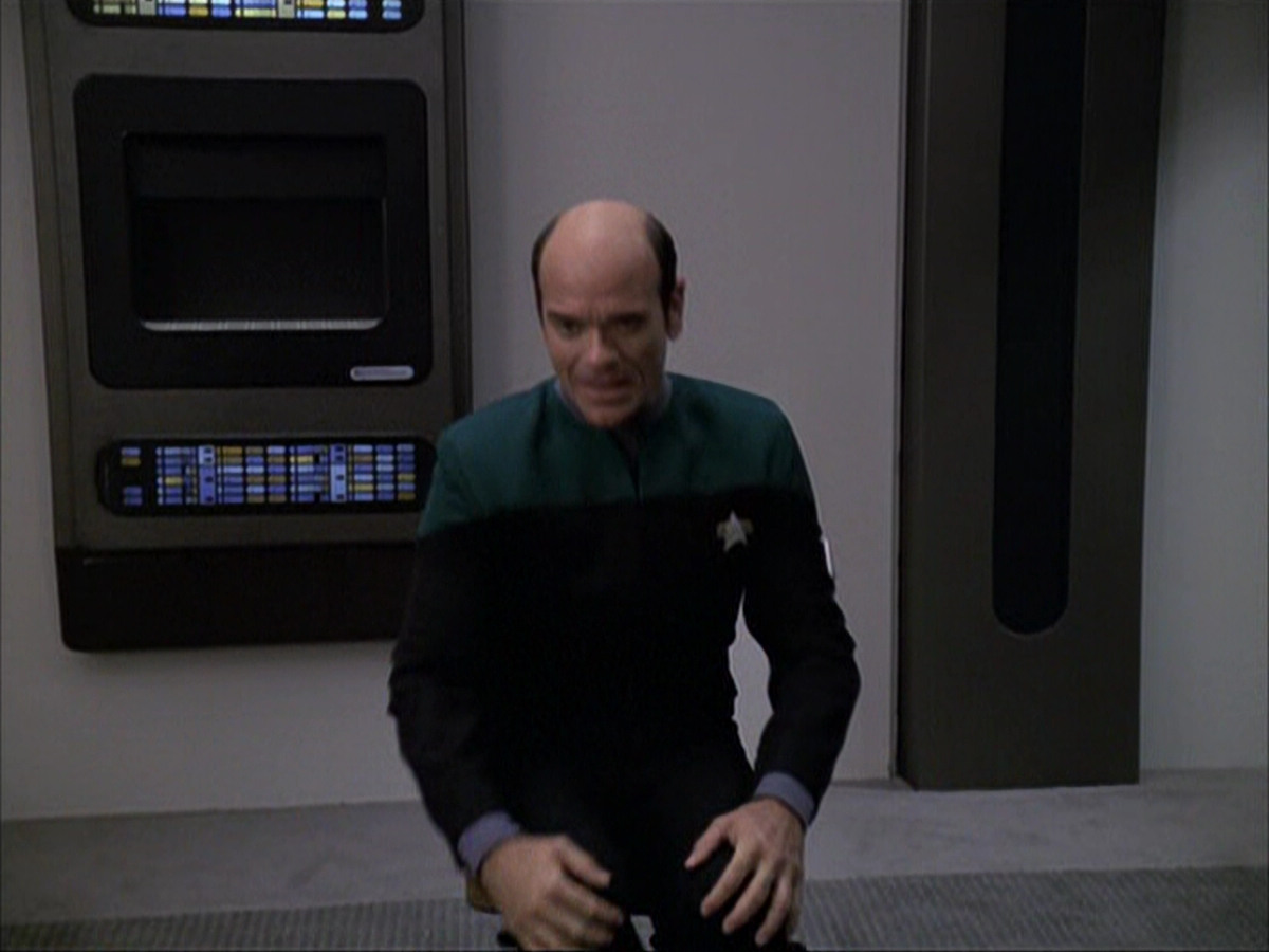 extant_StarTrek_VOY_6x04-TinkerTenorDoctorSpy_00227.jpg