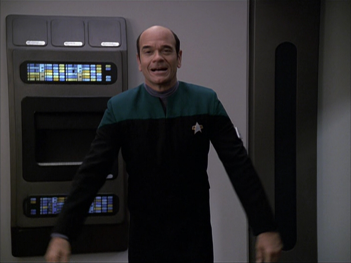 extant_StarTrek_VOY_6x04-TinkerTenorDoctorSpy_00229.jpg