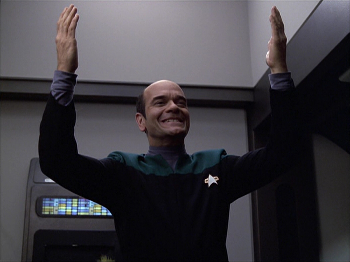 extant_StarTrek_VOY_6x04-TinkerTenorDoctorSpy_00237.jpg
