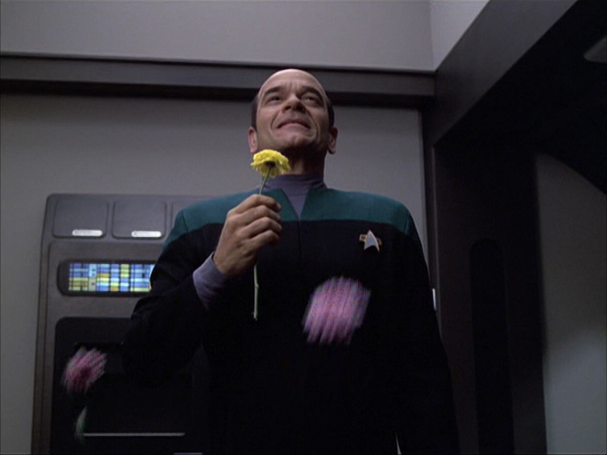 extant_StarTrek_VOY_6x04-TinkerTenorDoctorSpy_00247.jpg