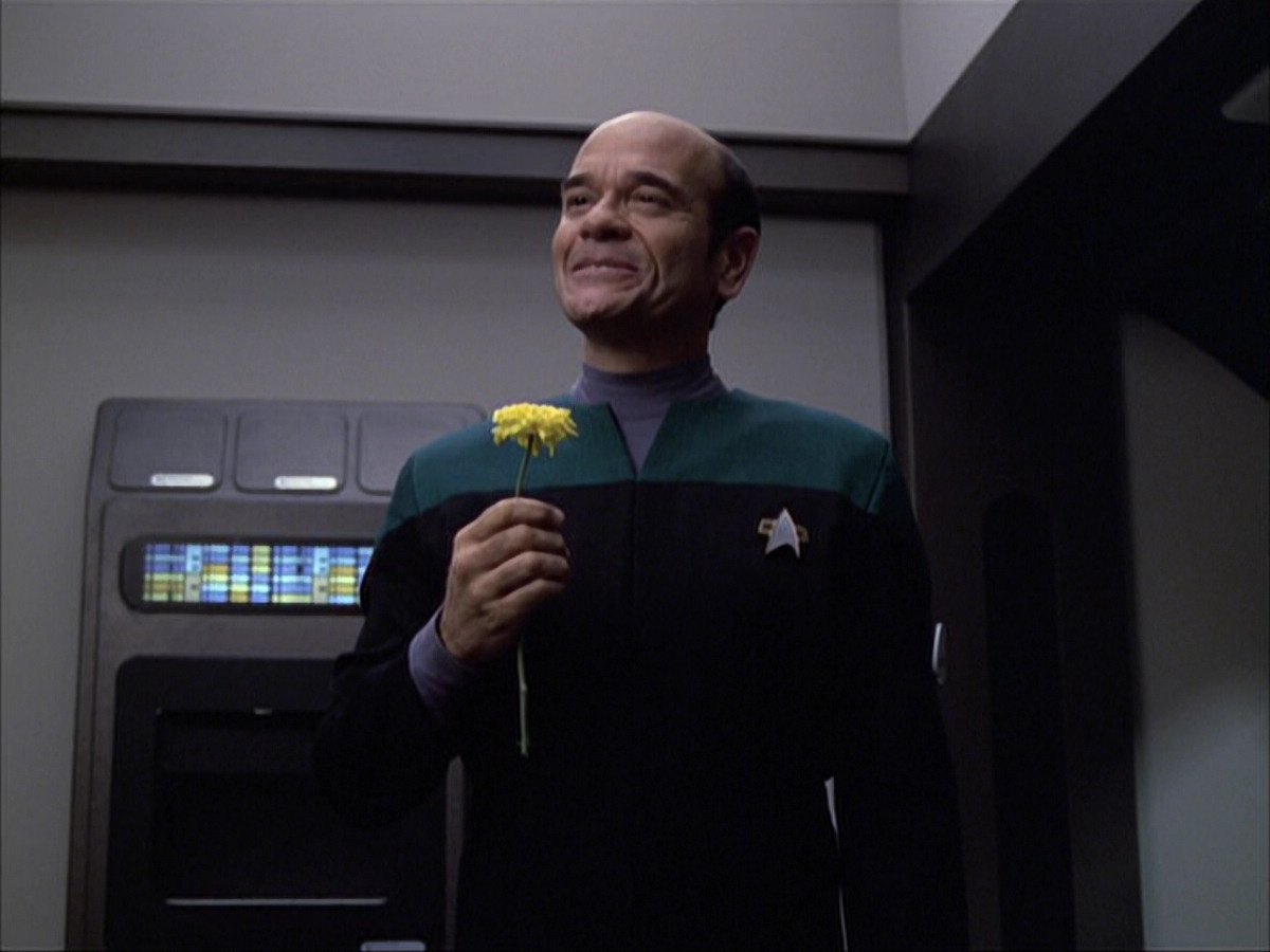extant_StarTrek_VOY_6x04-TinkerTenorDoctorSpy_00250.jpg