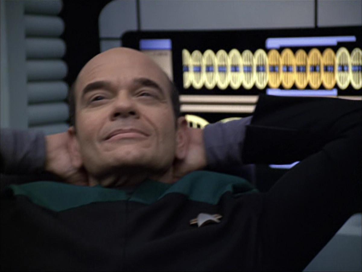 extant_StarTrek_VOY_6x04-TinkerTenorDoctorSpy_00251.jpg