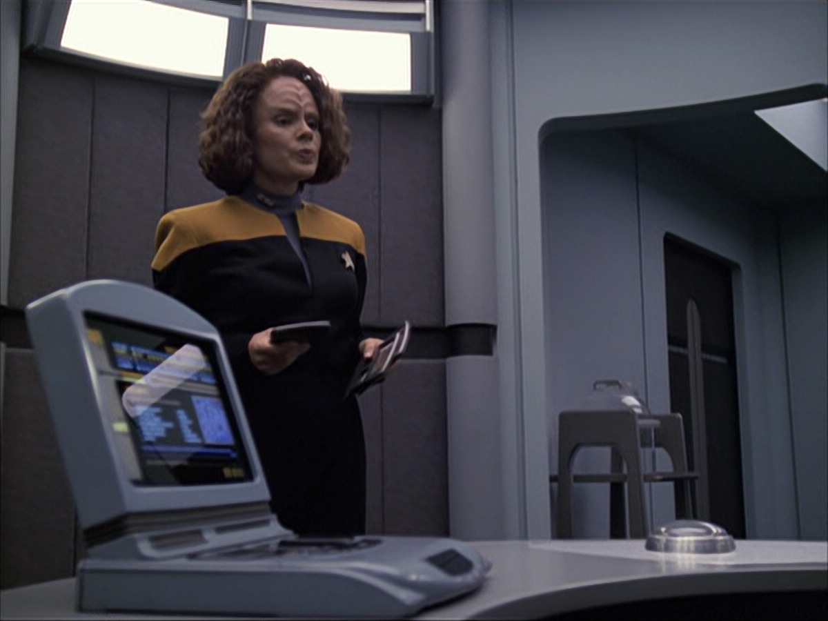 extant_StarTrek_VOY_6x04-TinkerTenorDoctorSpy_00256.jpg