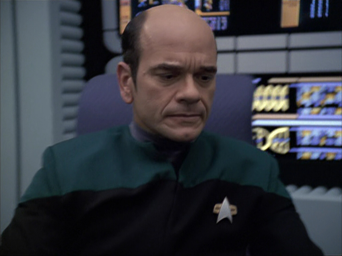 extant_StarTrek_VOY_6x04-TinkerTenorDoctorSpy_00258.jpg