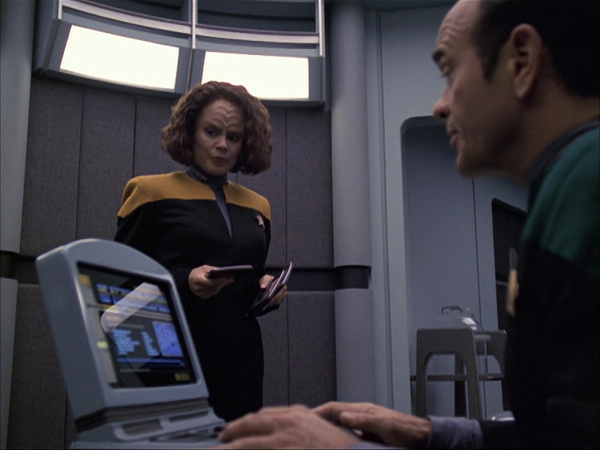 extant_StarTrek_VOY_6x04-TinkerTenorDoctorSpy_00265.jpg