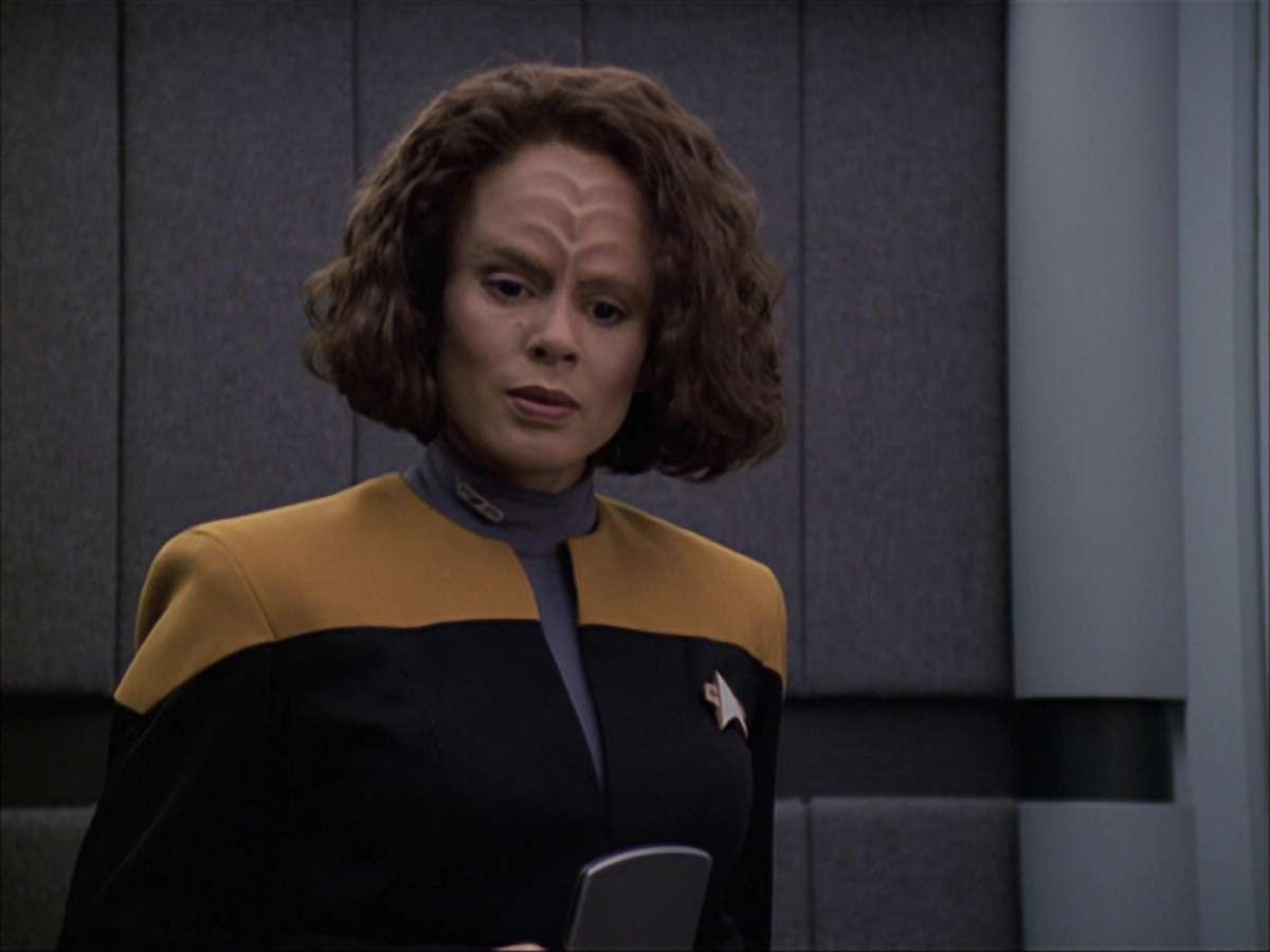 extant_StarTrek_VOY_6x04-TinkerTenorDoctorSpy_00274.jpg