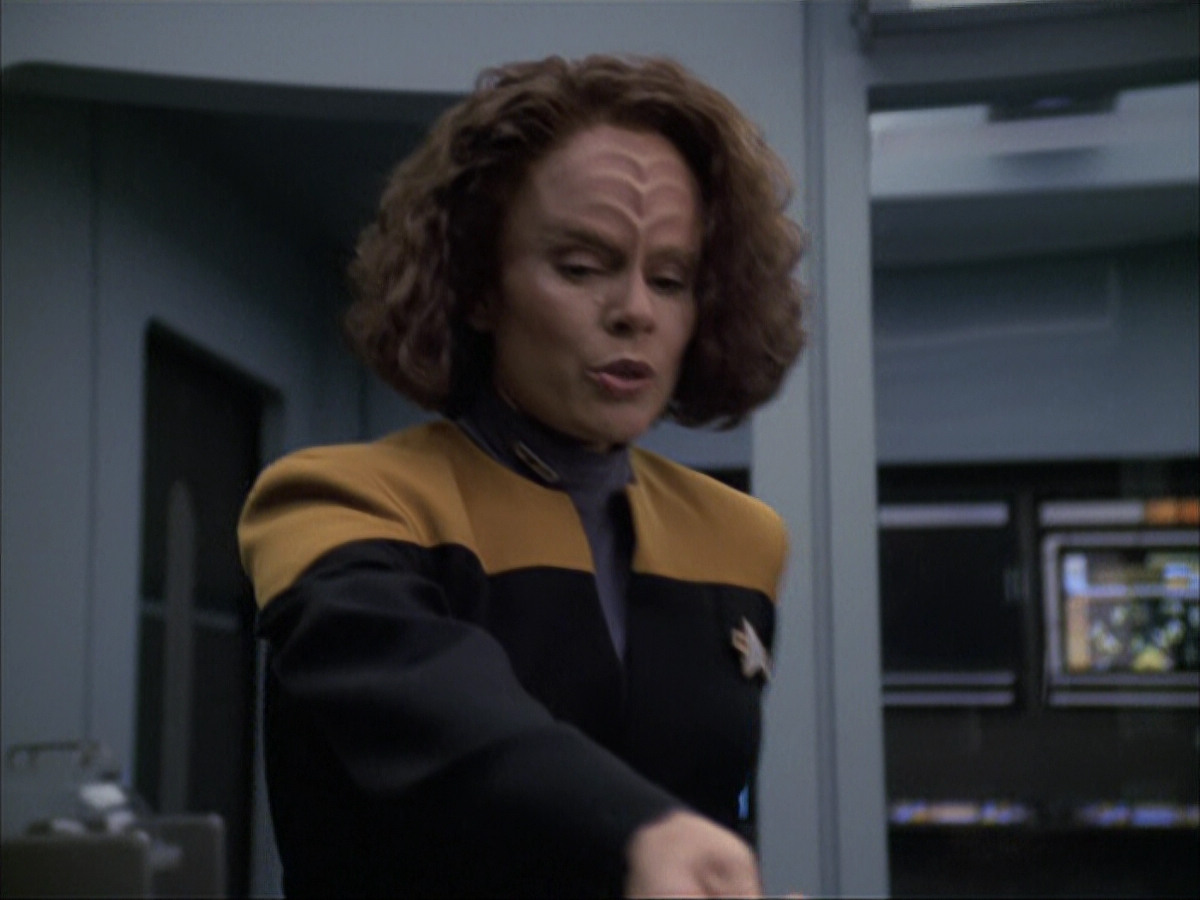 extant_StarTrek_VOY_6x04-TinkerTenorDoctorSpy_00432.jpg