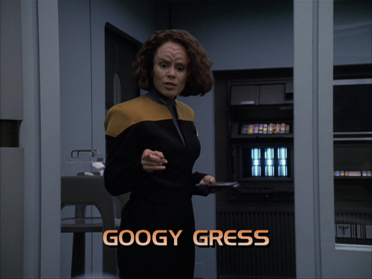extant_StarTrek_VOY_6x04-TinkerTenorDoctorSpy_00447.jpg