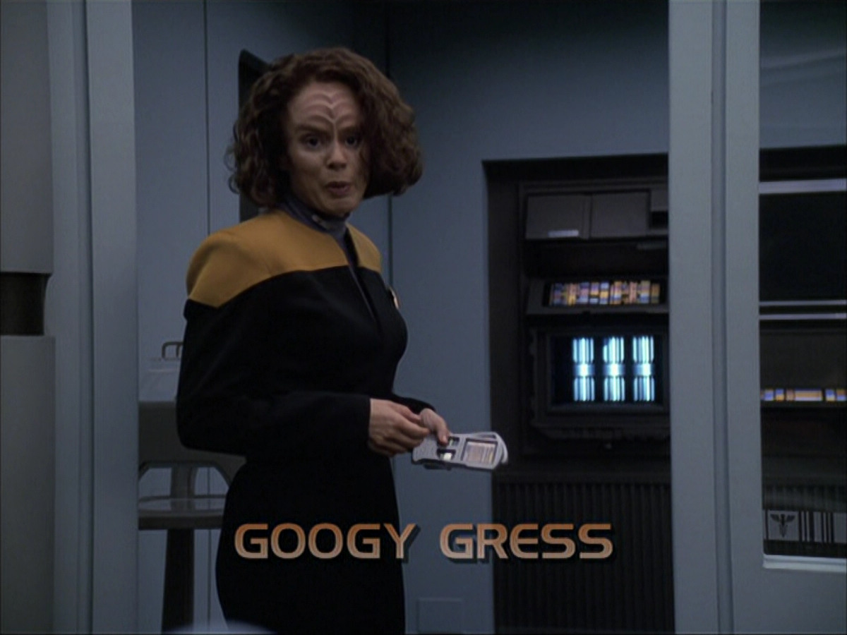 extant_StarTrek_VOY_6x04-TinkerTenorDoctorSpy_00449.jpg