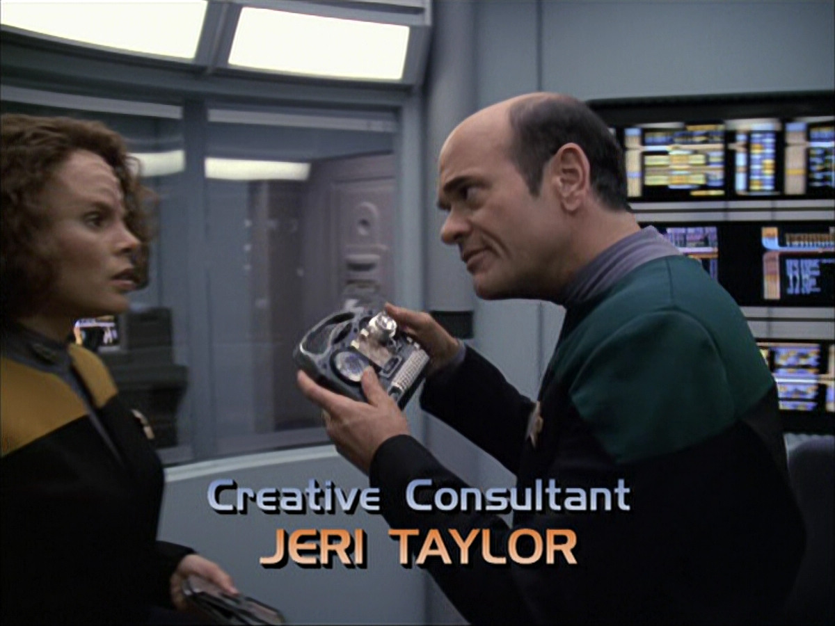 extant_StarTrek_VOY_6x04-TinkerTenorDoctorSpy_00458.jpg