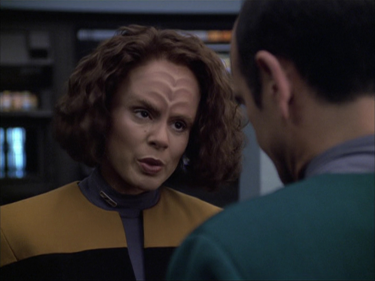 extant_StarTrek_VOY_6x04-TinkerTenorDoctorSpy_00471.jpg
