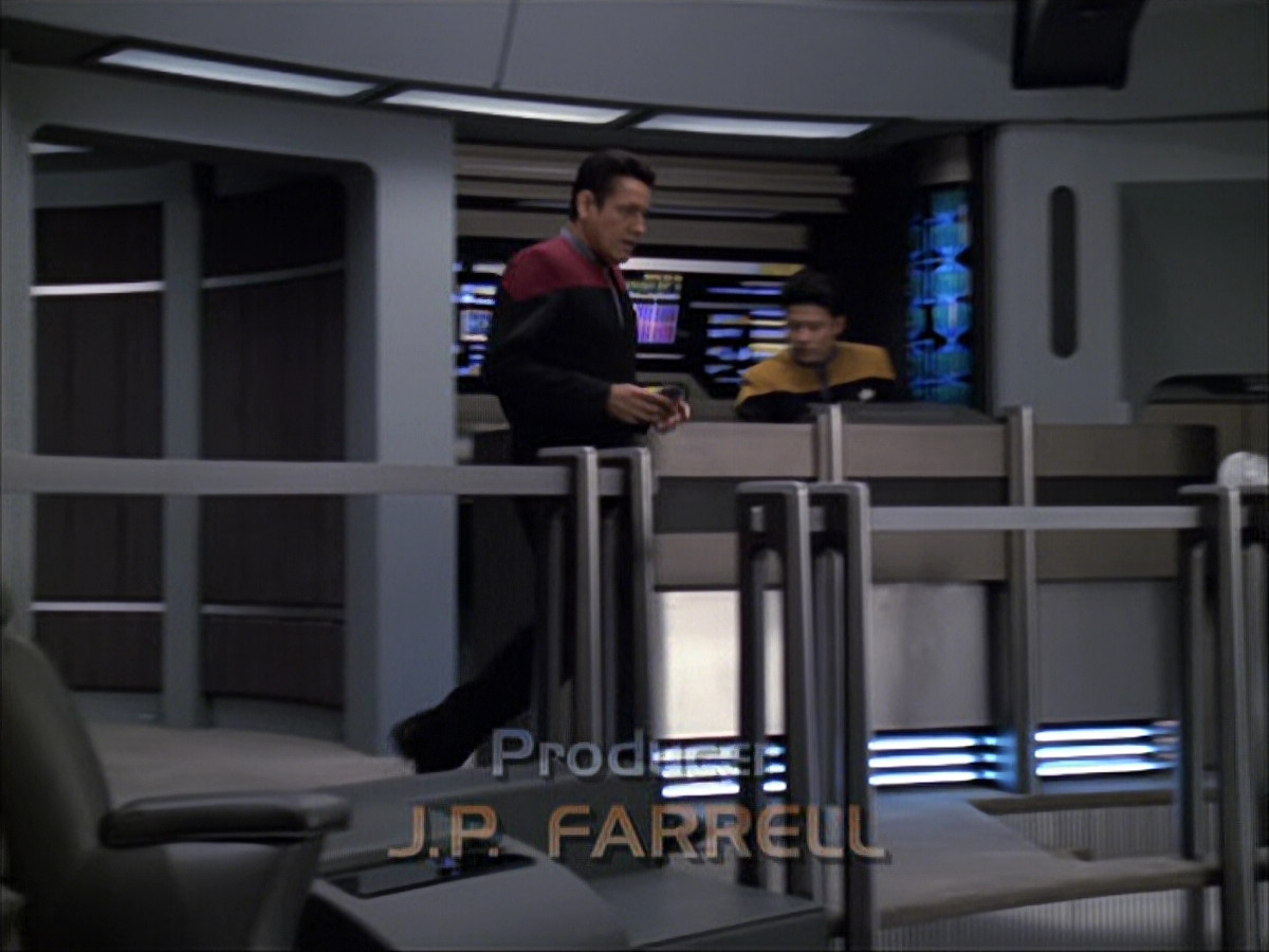 extant_StarTrek_VOY_6x04-TinkerTenorDoctorSpy_00490.jpg
