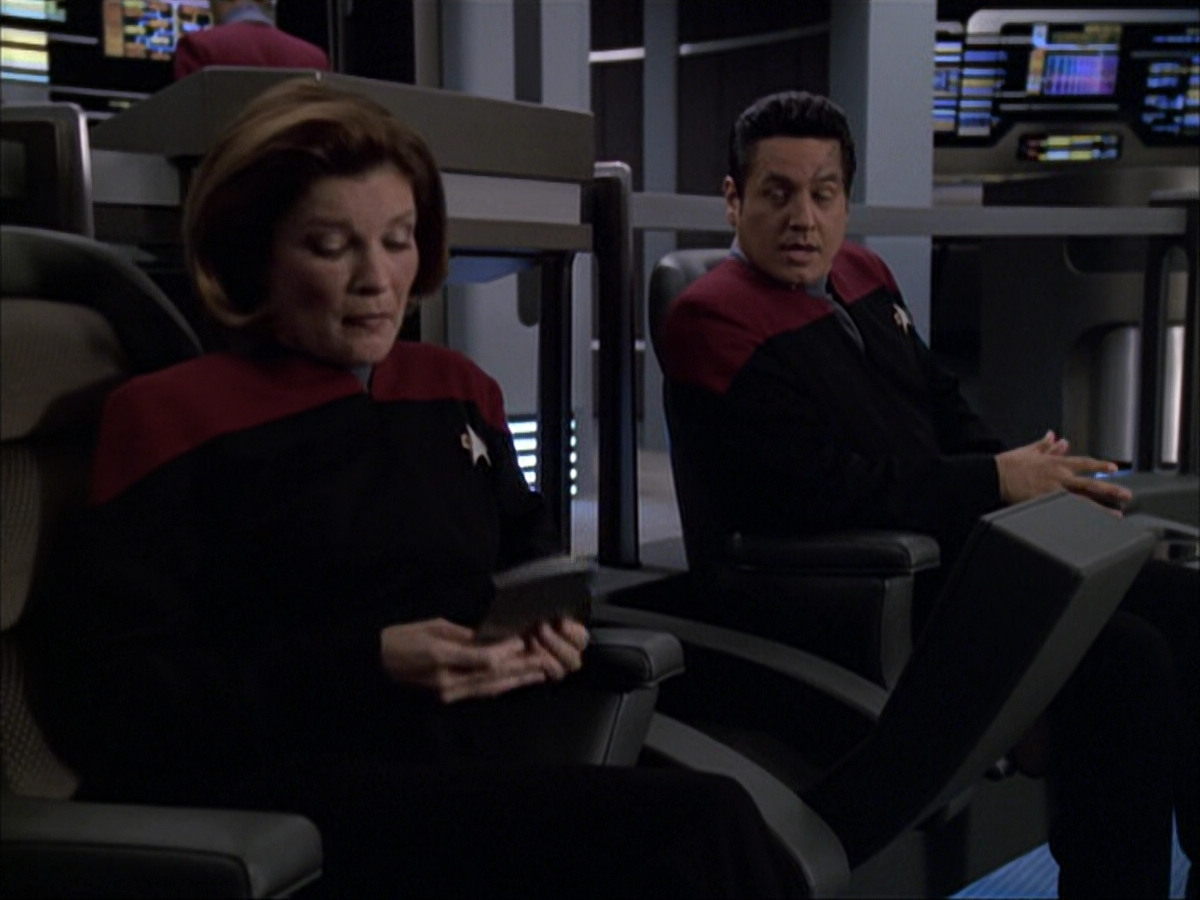 extant_StarTrek_VOY_6x04-TinkerTenorDoctorSpy_00521.jpg