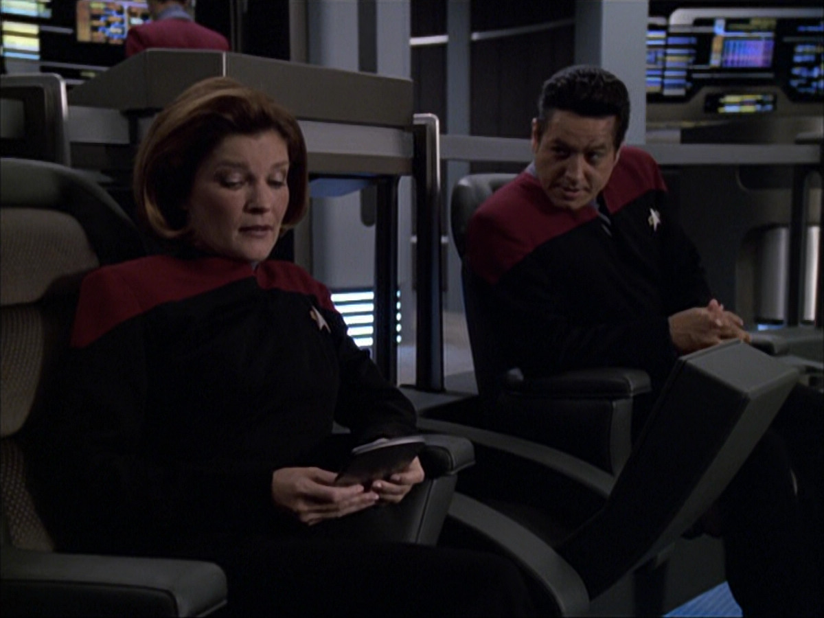 extant_StarTrek_VOY_6x04-TinkerTenorDoctorSpy_00522.jpg