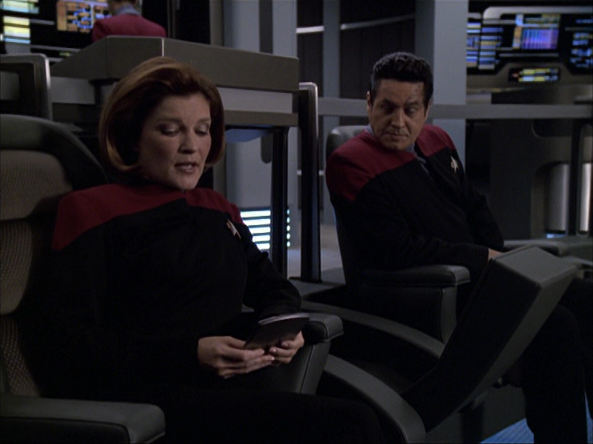 extant_StarTrek_VOY_6x04-TinkerTenorDoctorSpy_00523.jpg