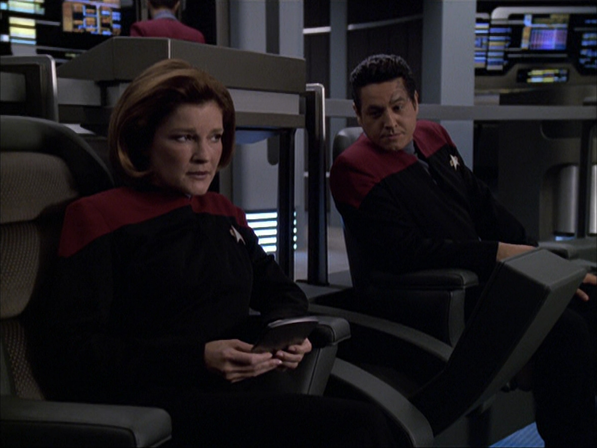 extant_StarTrek_VOY_6x04-TinkerTenorDoctorSpy_00529.jpg