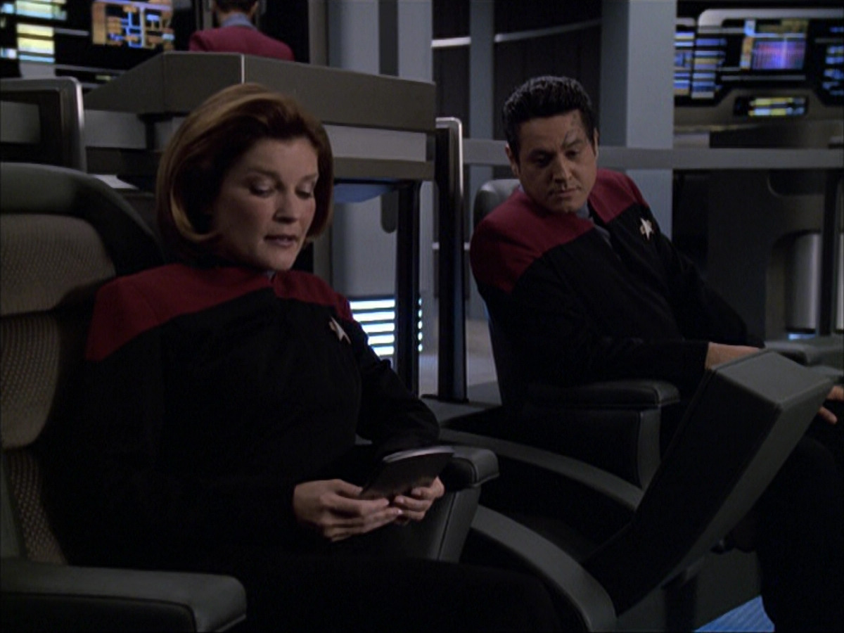 extant_StarTrek_VOY_6x04-TinkerTenorDoctorSpy_00532.jpg