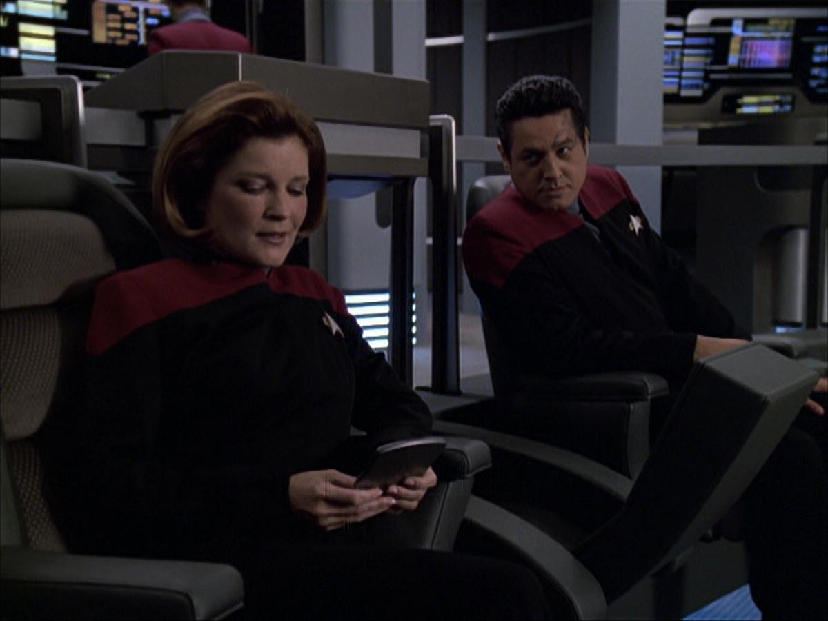 extant_StarTrek_VOY_6x04-TinkerTenorDoctorSpy_00536.jpg