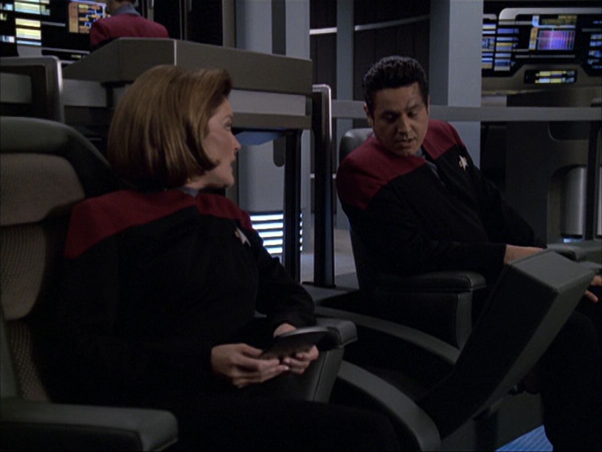 extant_StarTrek_VOY_6x04-TinkerTenorDoctorSpy_00539.jpg
