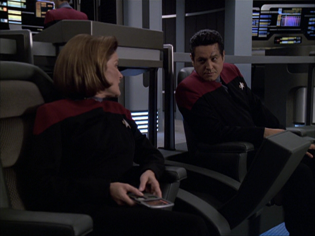 extant_StarTrek_VOY_6x04-TinkerTenorDoctorSpy_00542.jpg