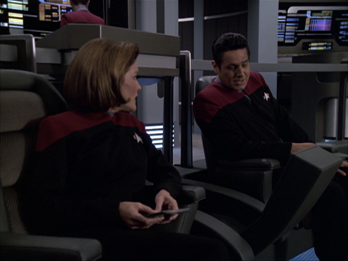 extant_StarTrek_VOY_6x04-TinkerTenorDoctorSpy_00570.jpg