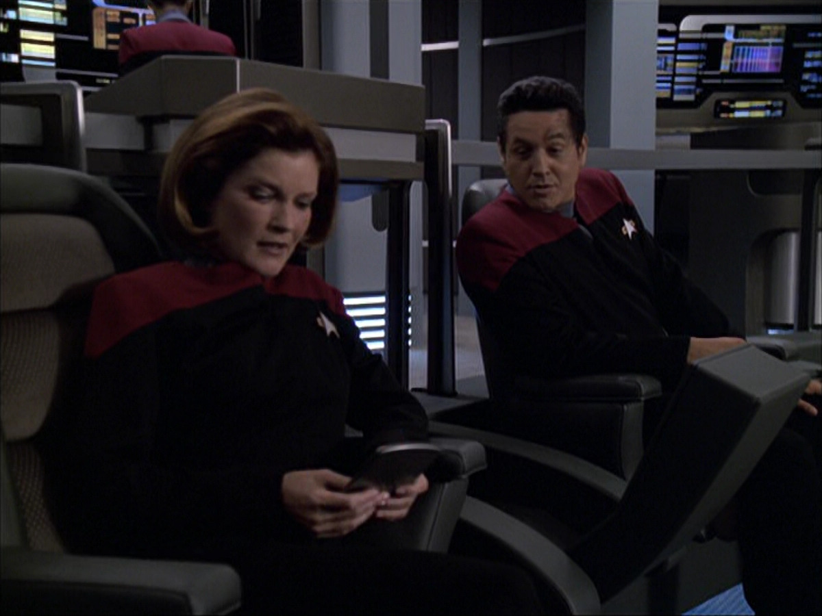 extant_StarTrek_VOY_6x04-TinkerTenorDoctorSpy_00571.jpg