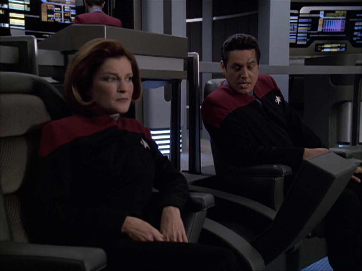 extant_StarTrek_VOY_6x04-TinkerTenorDoctorSpy_00573.jpg