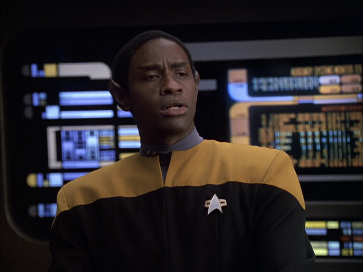 extant_StarTrek_VOY_6x04-TinkerTenorDoctorSpy_00576.jpg