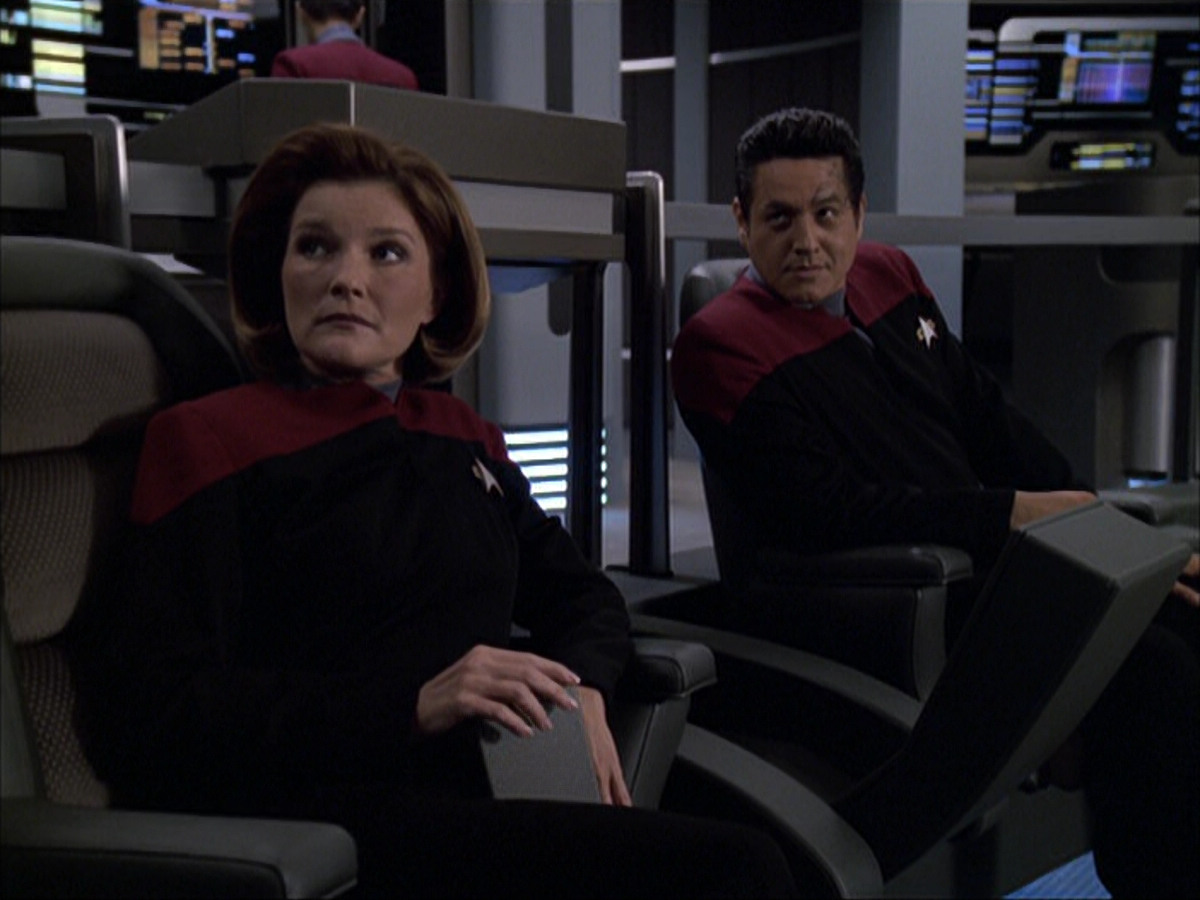 extant_StarTrek_VOY_6x04-TinkerTenorDoctorSpy_00582.jpg