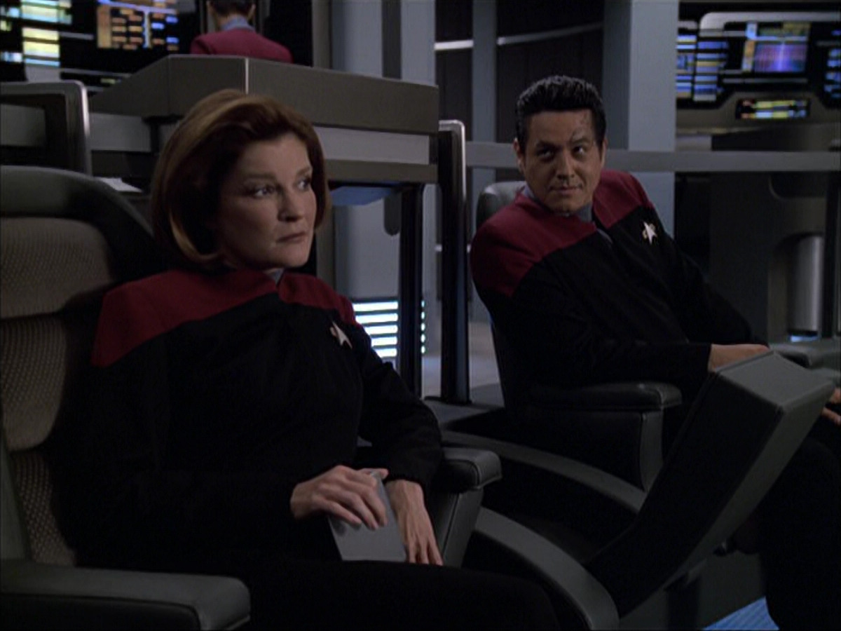 extant_StarTrek_VOY_6x04-TinkerTenorDoctorSpy_00583.jpg