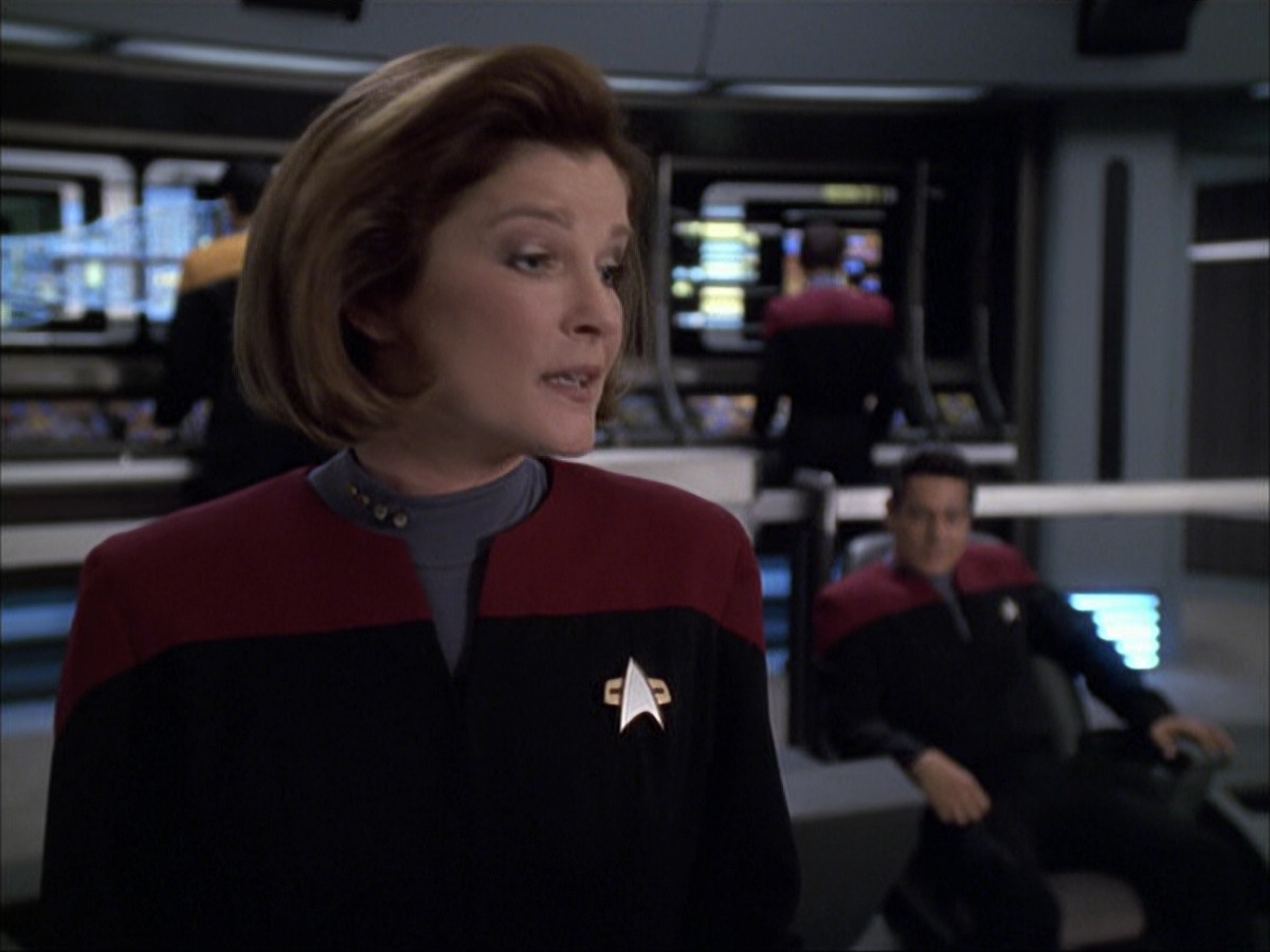extant_StarTrek_VOY_6x04-TinkerTenorDoctorSpy_00591.jpg