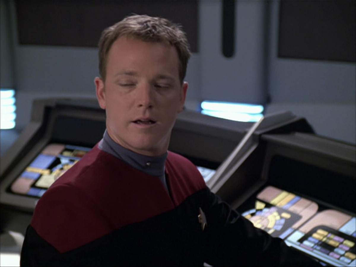 extant_StarTrek_VOY_6x04-TinkerTenorDoctorSpy_00595.jpg
