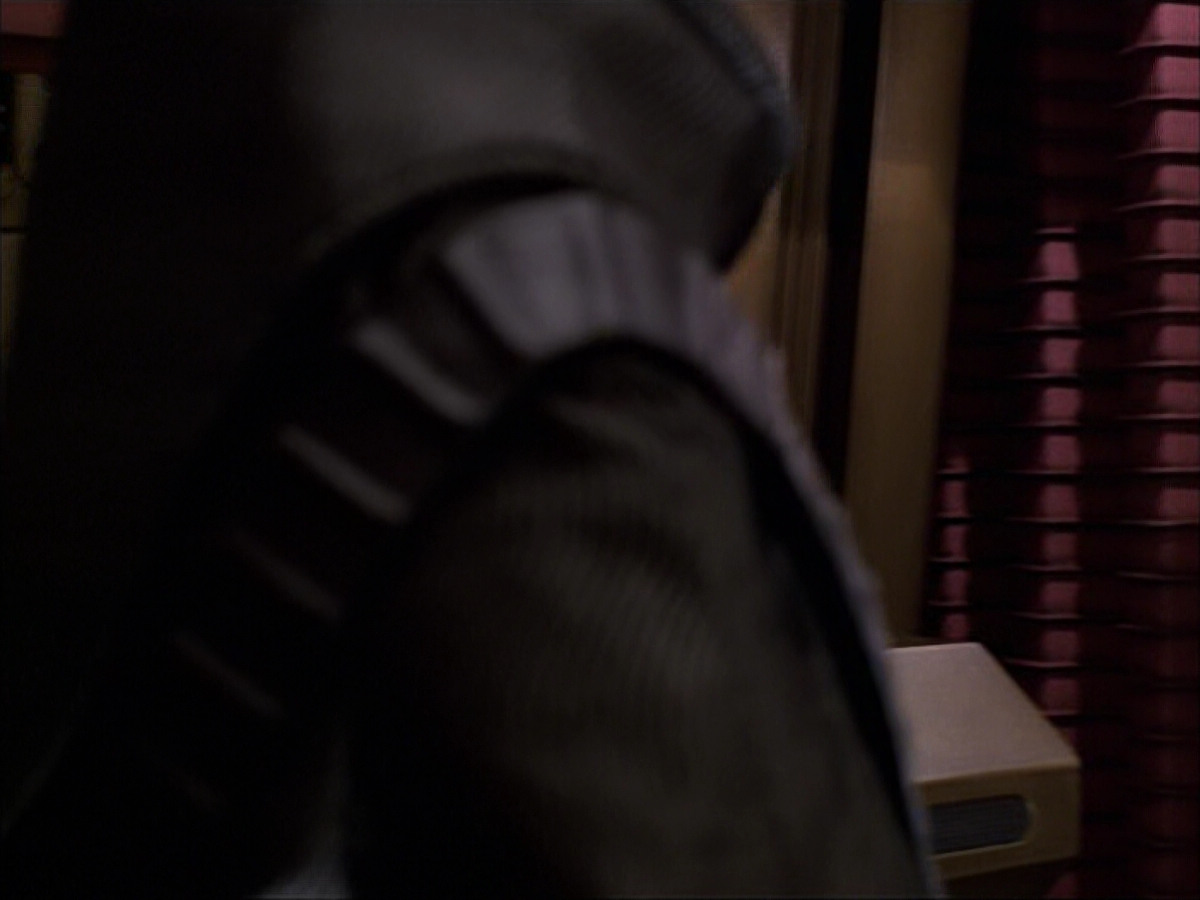 extant_StarTrek_VOY_6x04-TinkerTenorDoctorSpy_00645.jpg