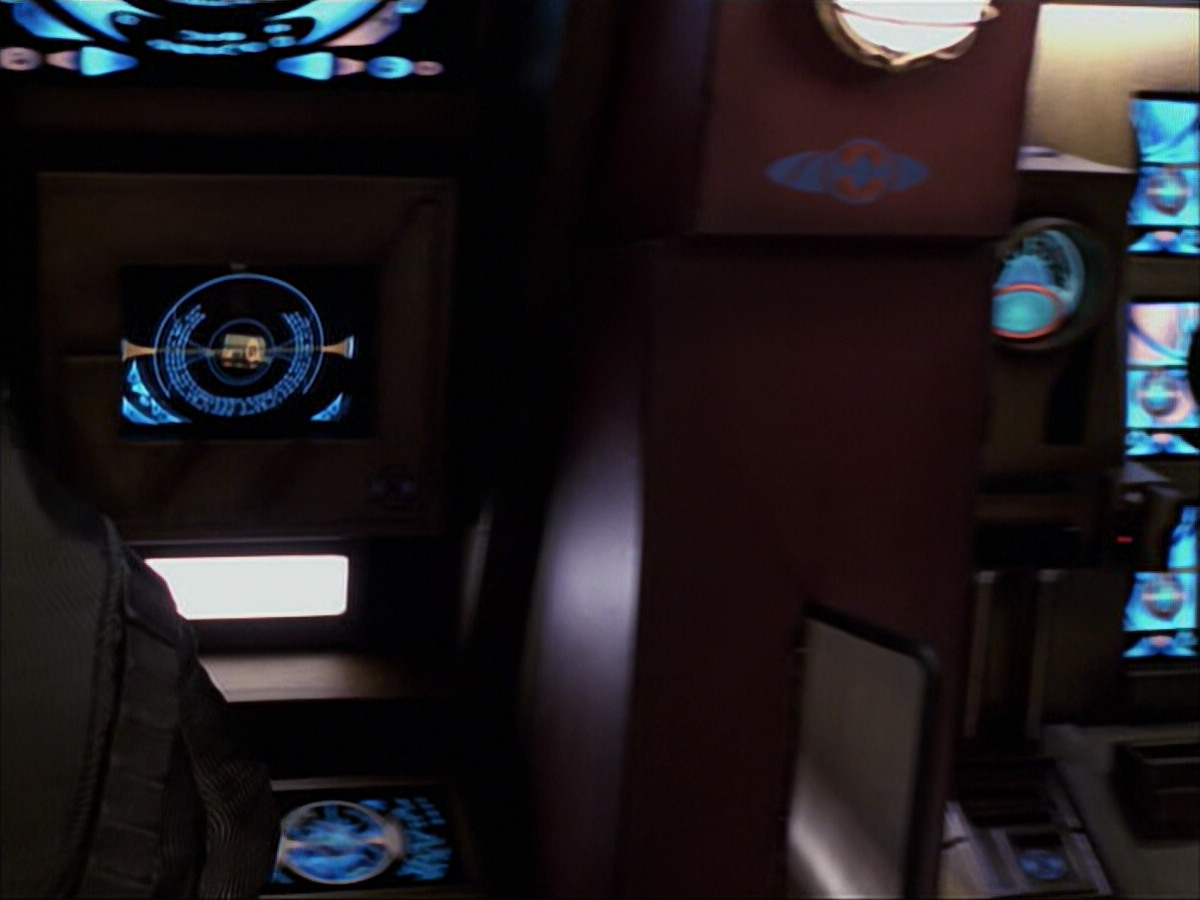 extant_StarTrek_VOY_6x04-TinkerTenorDoctorSpy_00653.jpg