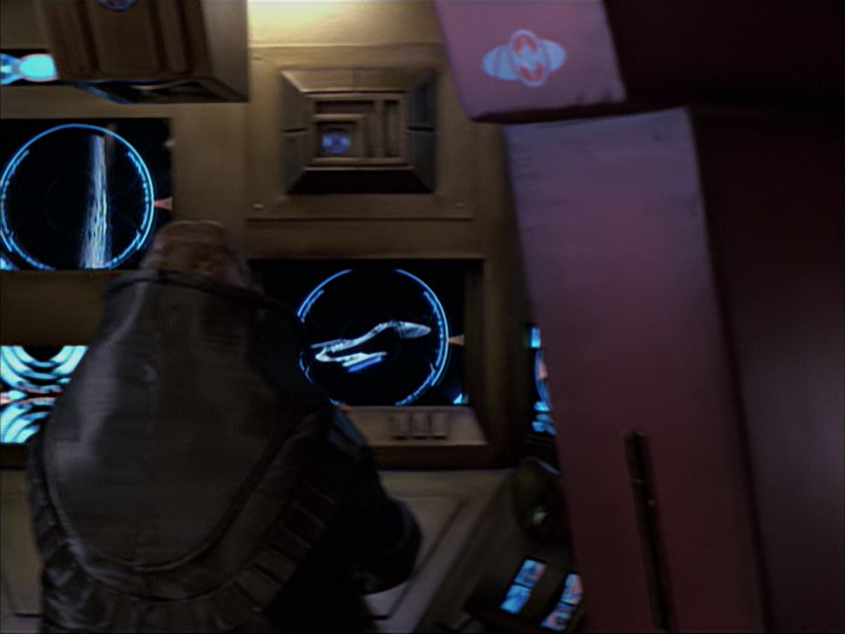 extant_StarTrek_VOY_6x04-TinkerTenorDoctorSpy_00657.jpg