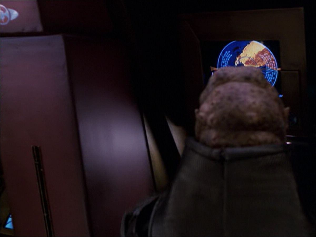 extant_StarTrek_VOY_6x04-TinkerTenorDoctorSpy_00660.jpg