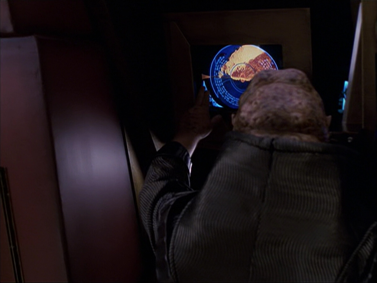 extant_StarTrek_VOY_6x04-TinkerTenorDoctorSpy_00661.jpg
