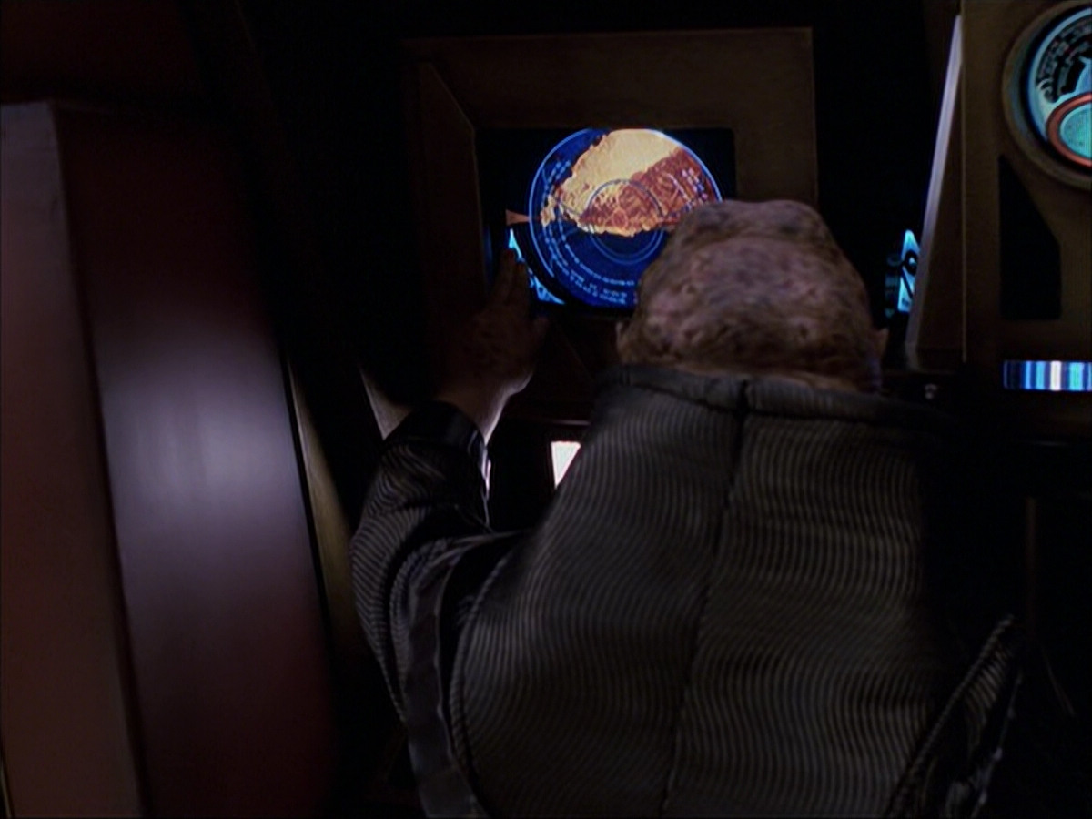 extant_StarTrek_VOY_6x04-TinkerTenorDoctorSpy_00662.jpg
