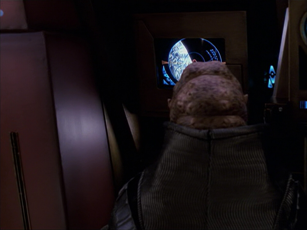 extant_StarTrek_VOY_6x04-TinkerTenorDoctorSpy_00664.jpg