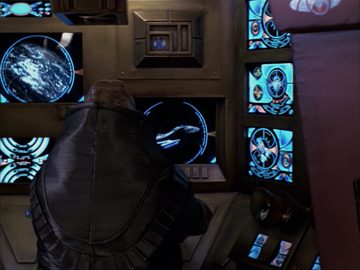 extant_StarTrek_VOY_6x04-TinkerTenorDoctorSpy_00670.jpg