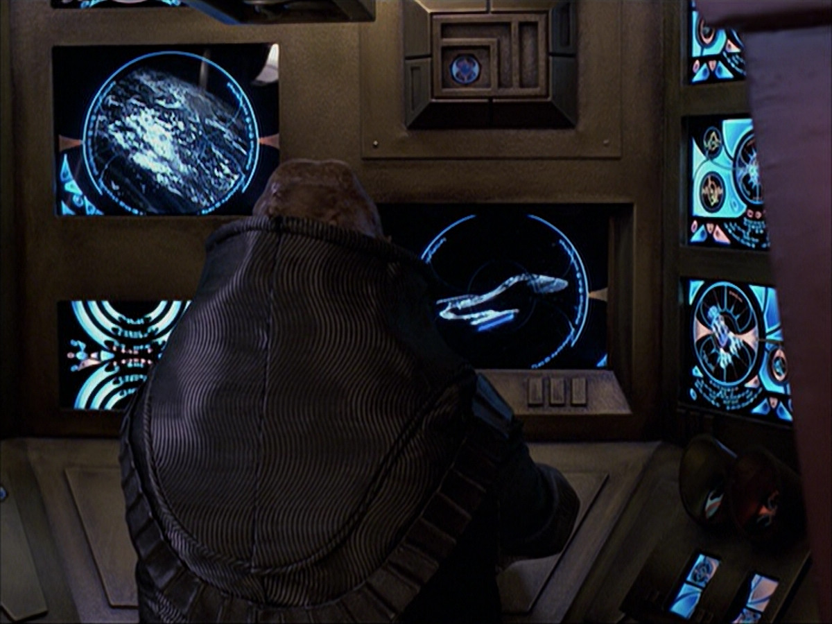 extant_StarTrek_VOY_6x04-TinkerTenorDoctorSpy_00673.jpg