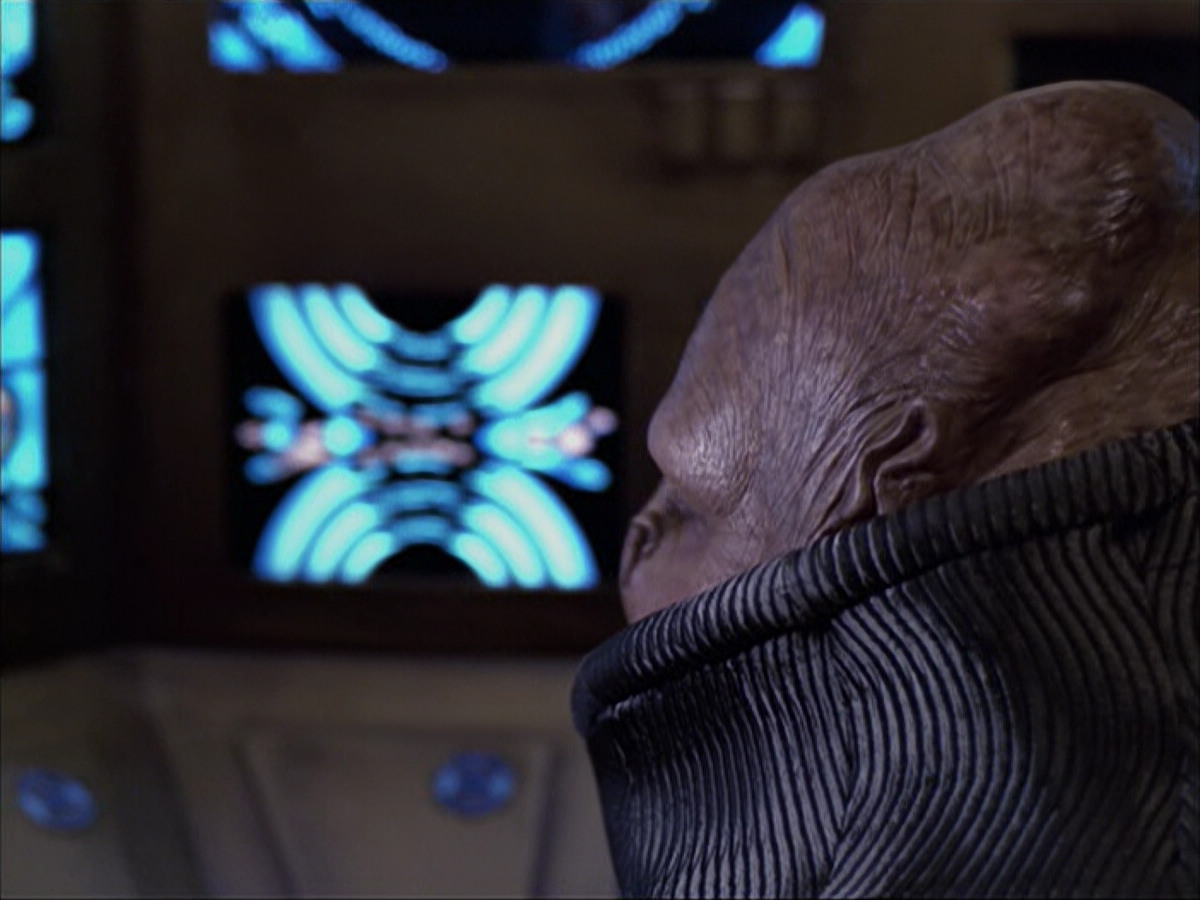 extant_StarTrek_VOY_6x04-TinkerTenorDoctorSpy_00687.jpg