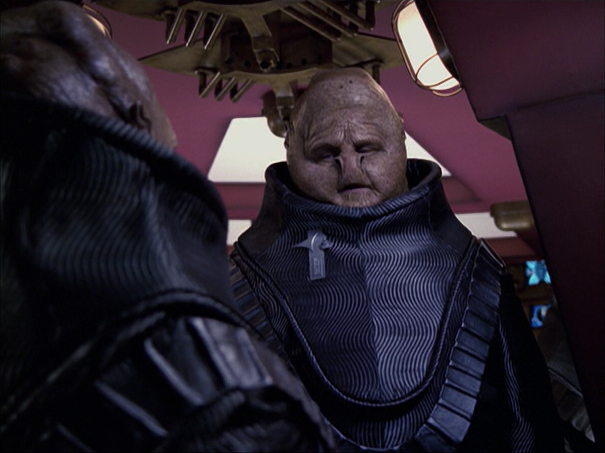 extant_StarTrek_VOY_6x04-TinkerTenorDoctorSpy_00694.jpg