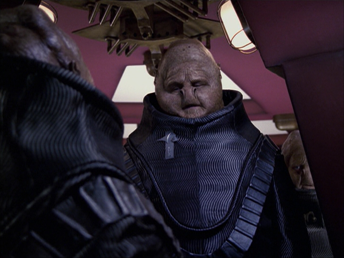 extant_StarTrek_VOY_6x04-TinkerTenorDoctorSpy_00711.jpg