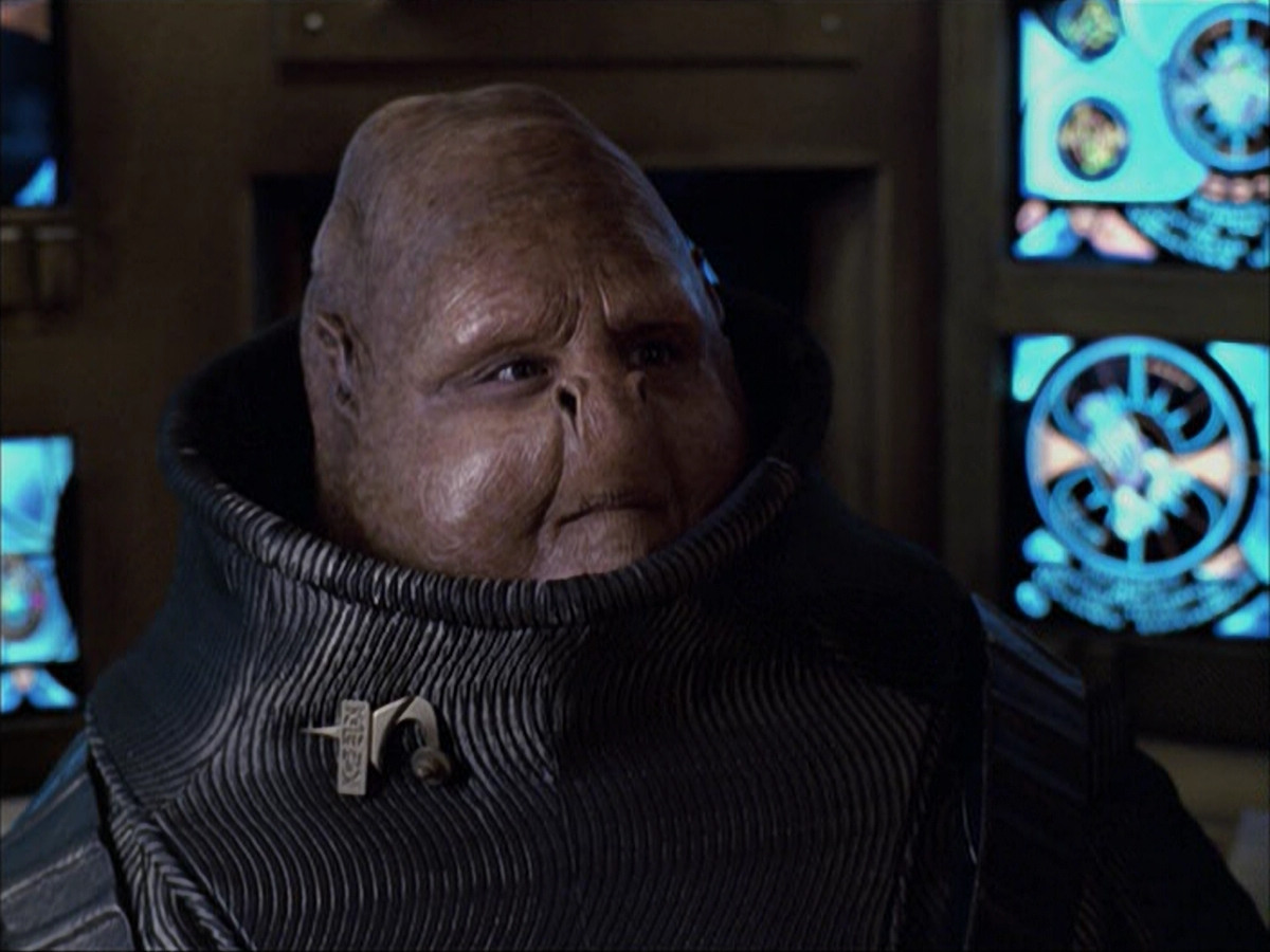extant_StarTrek_VOY_6x04-TinkerTenorDoctorSpy_00729.jpg