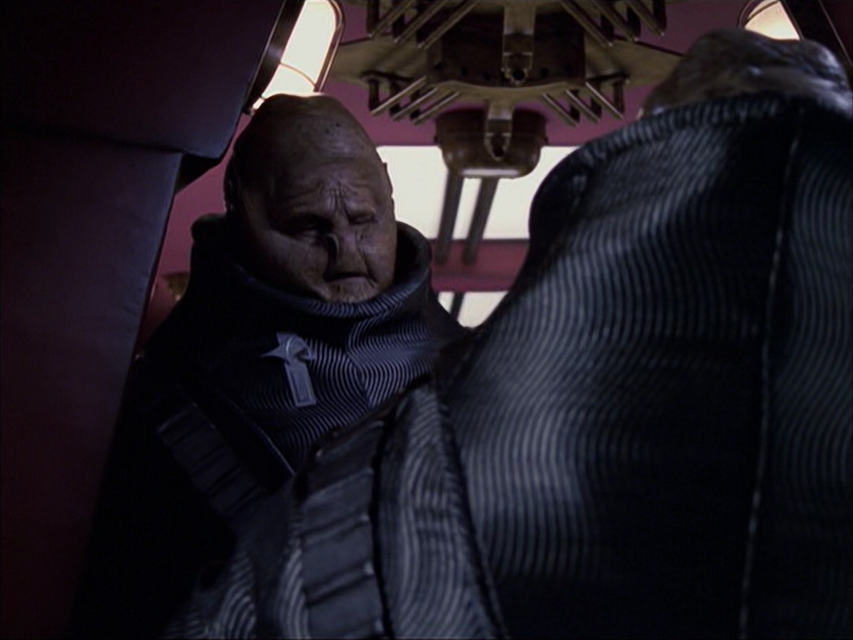 extant_StarTrek_VOY_6x04-TinkerTenorDoctorSpy_00751.jpg