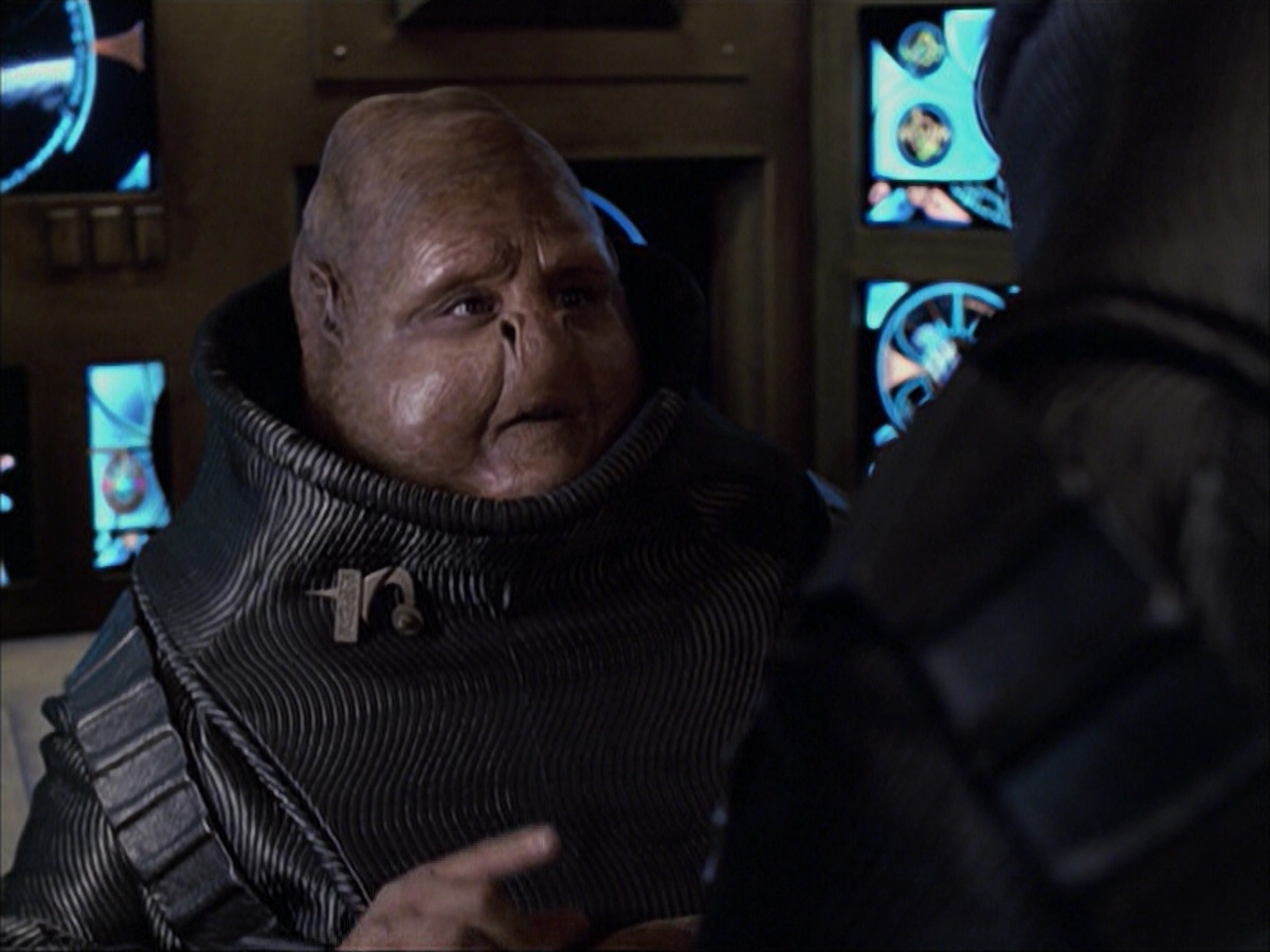 extant_StarTrek_VOY_6x04-TinkerTenorDoctorSpy_00761.jpg
