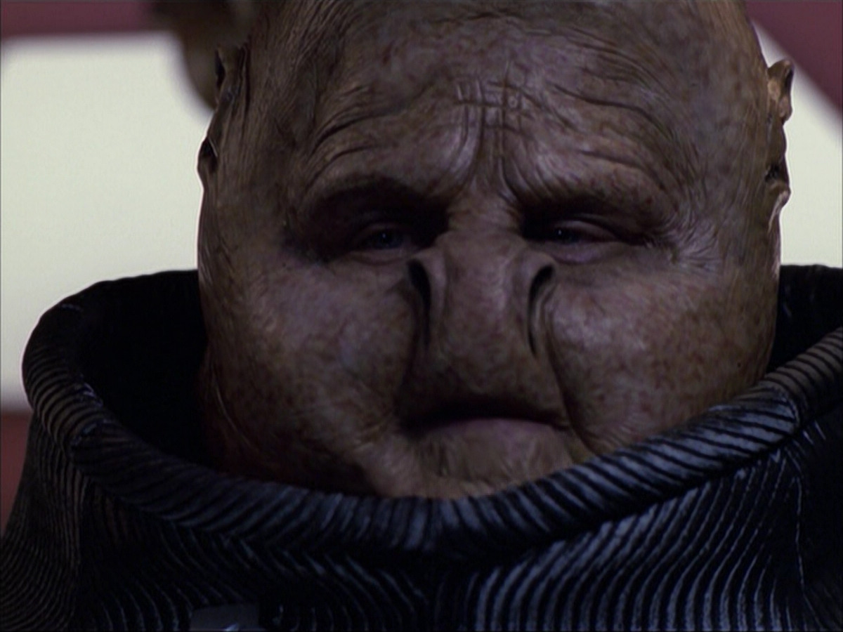 extant_StarTrek_VOY_6x04-TinkerTenorDoctorSpy_00779.jpg