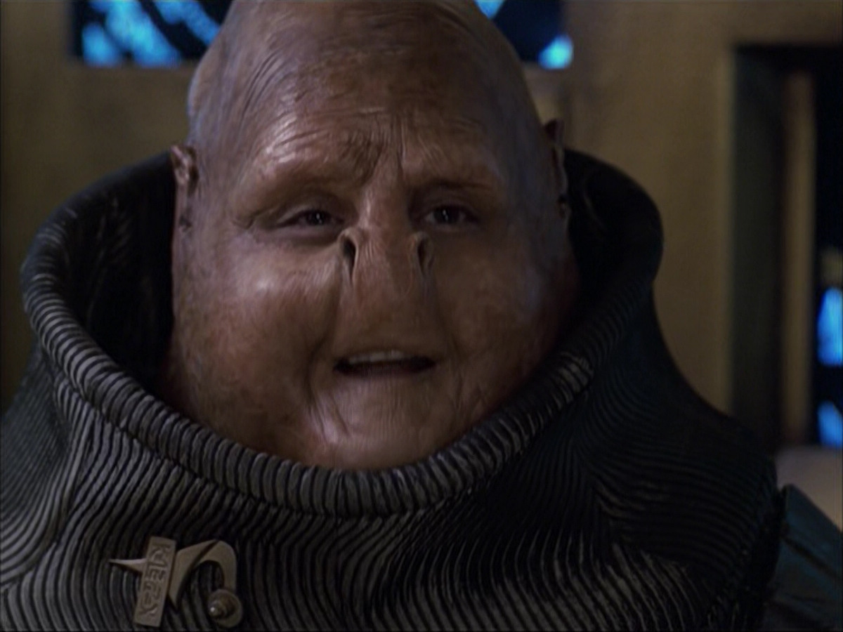 extant_StarTrek_VOY_6x04-TinkerTenorDoctorSpy_00796.jpg