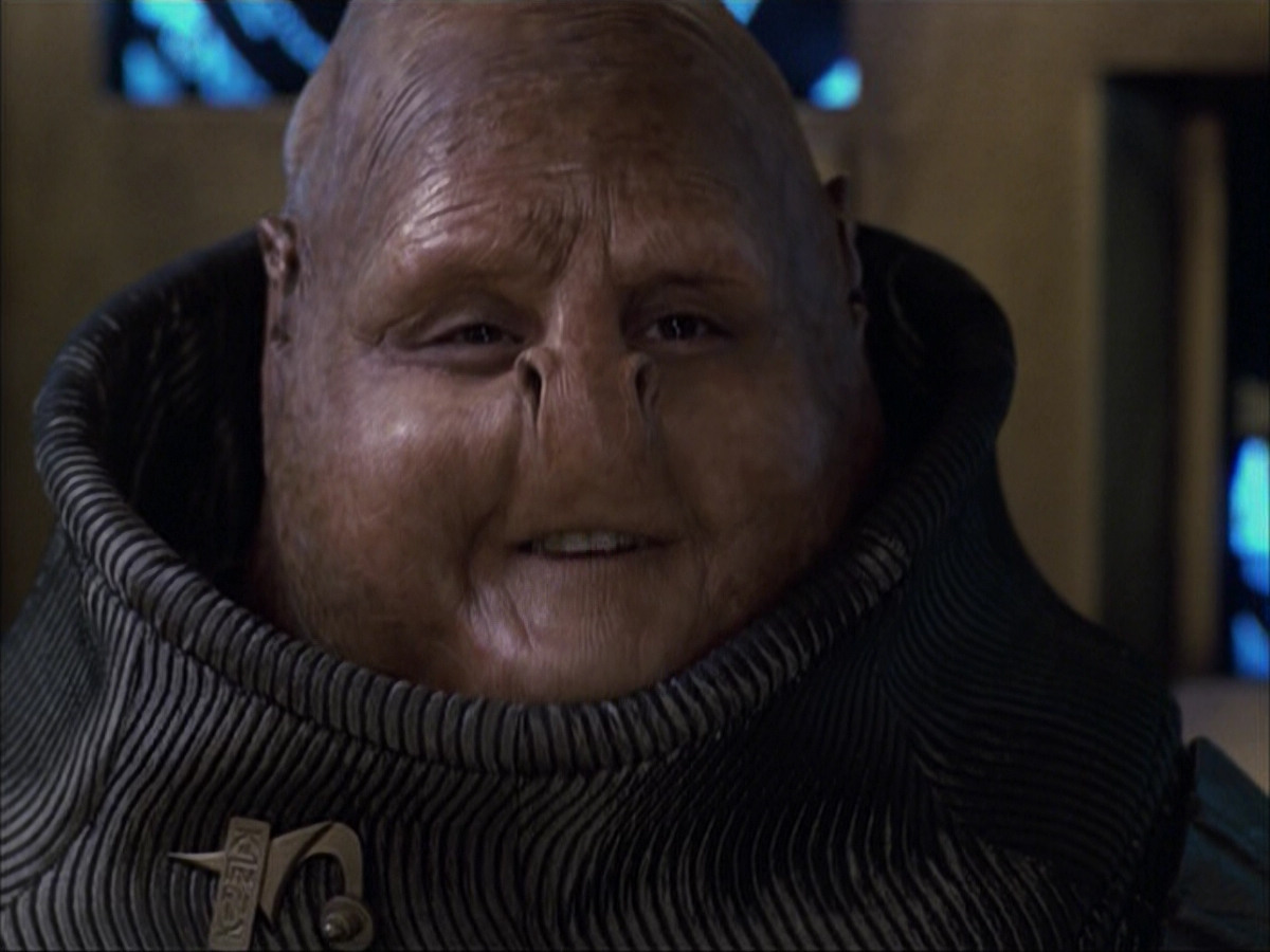 extant_StarTrek_VOY_6x04-TinkerTenorDoctorSpy_00797.jpg